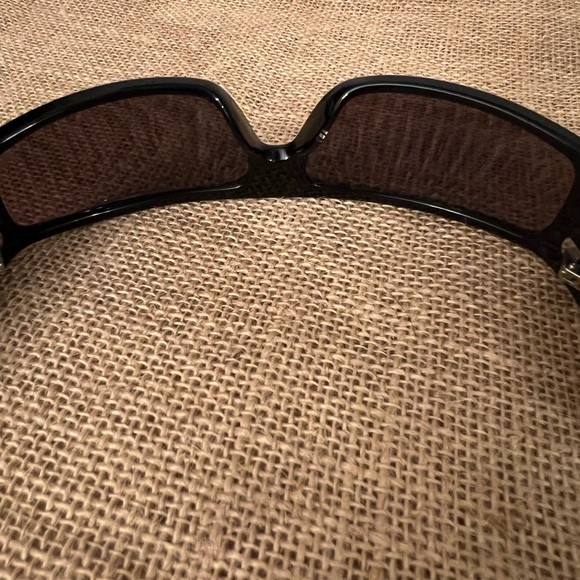 Womens Burberry sunglasses. - Picture 5 of 6